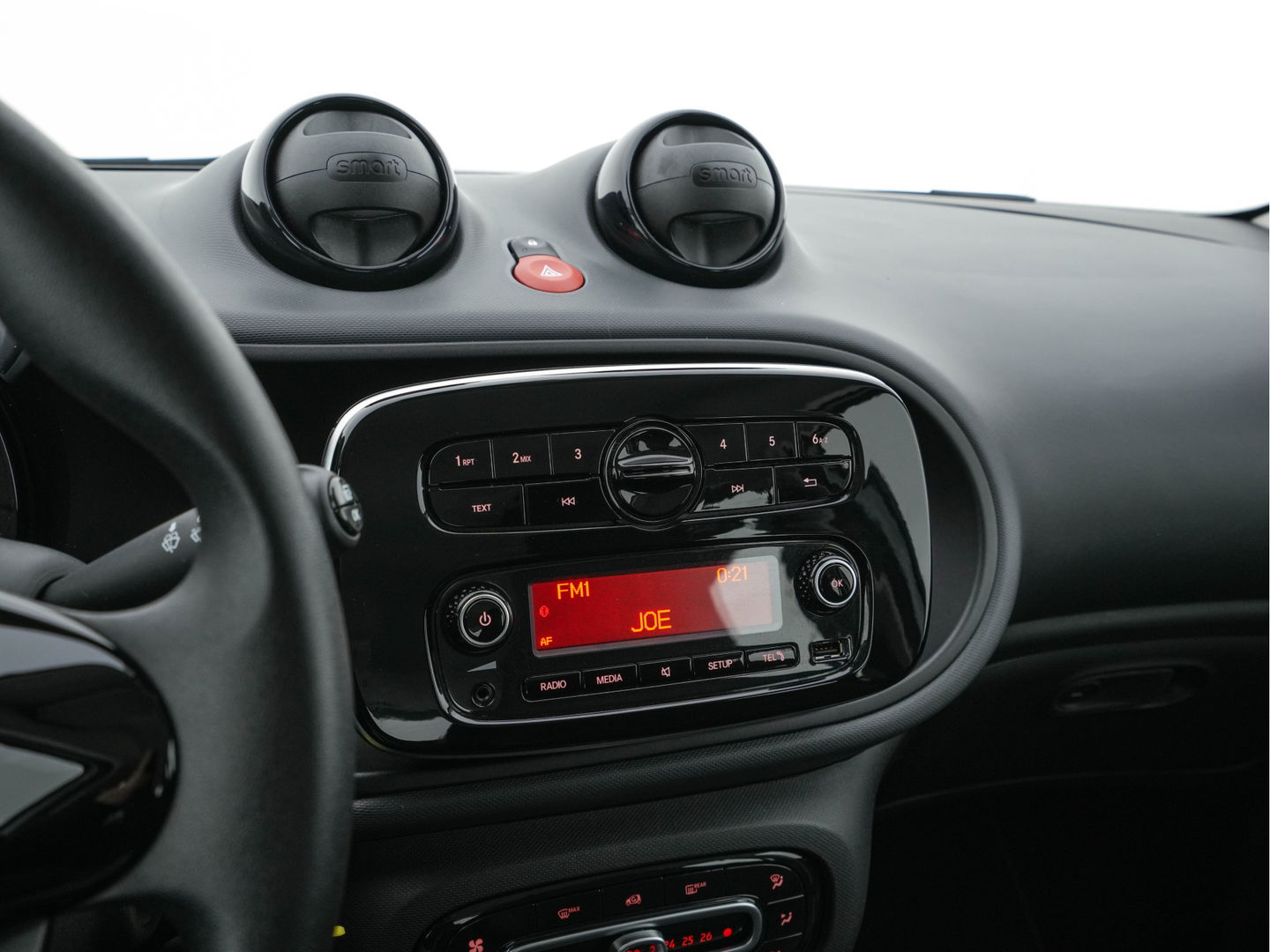 Smart Forfour EQ Essential 18 kWh [ 3-Fase ] (INCL-BTW) Aut. *FULL-LEATHER | AIRCO | CRUISE | DAB+ | COMFORT-SEATS | 15''ALU*