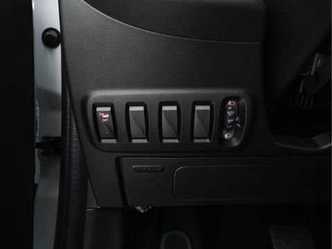 Smart Forfour EQ Essential 18 kWh [ 3-Fase ] (INCL-BTW) Aut. *FULL-LEATHER | AIRCO | CRUISE | DAB+ | COMFORT-SEATS | 15''ALU*