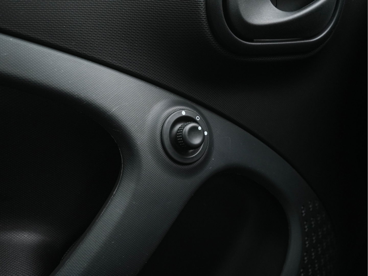 Smart Forfour EQ Essential 18 kWh [ 3-Fase ] (INCL-BTW) Aut. *FULL-LEATHER | AIRCO | CRUISE | DAB+ | COMFORT-SEATS | 15''ALU*