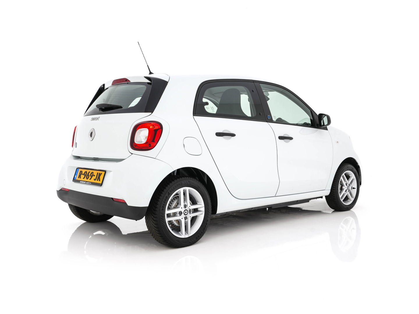 Smart Forfour EQ Essential 18 kWh [ 3-Fase ] (INCL-BTW) Aut. *FULL-LEATHER | AIRCO | CRUISE | DAB+ | COMFORT-SEATS | 15''ALU*