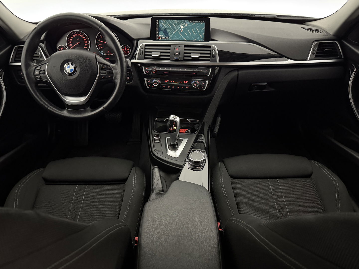 BMW 3 Serie 318i Executive | LED | Clima | Cruise | Navigatie | Parkeersens. | Stoelverw. | NAP
