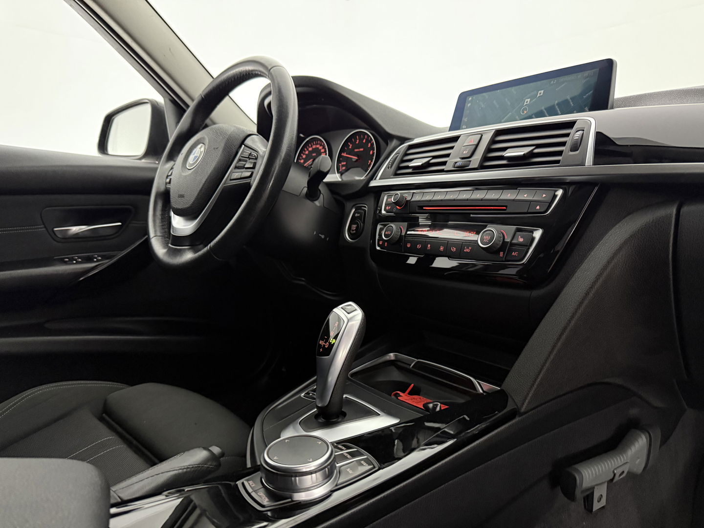 BMW 3 Serie 318i Executive | LED | Clima | Cruise | Navigatie | Parkeersens. | Stoelverw. | NAP