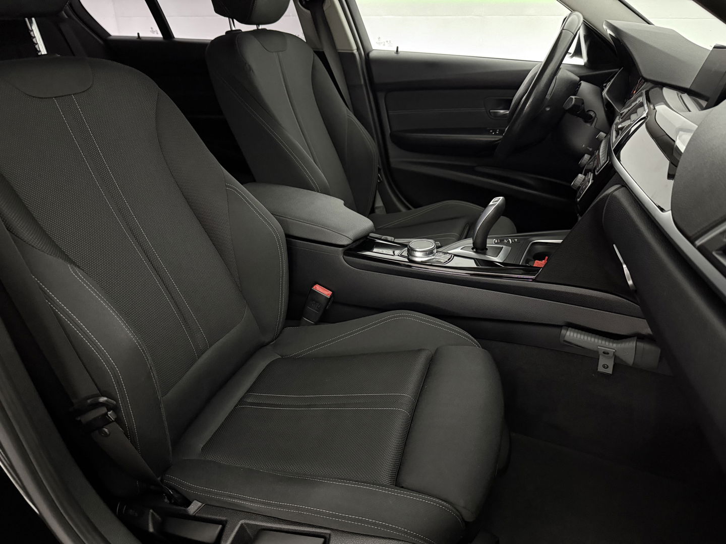 BMW 3 Serie 318i Executive | LED | Clima | Cruise | Navigatie | Parkeersens. | Stoelverw. | NAP