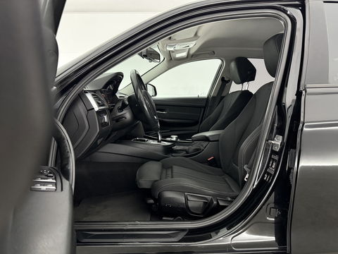 BMW 3 Serie 318i Executive | LED | Clima | Cruise | Navigatie | Parkeersens. | Stoelverw. | NAP