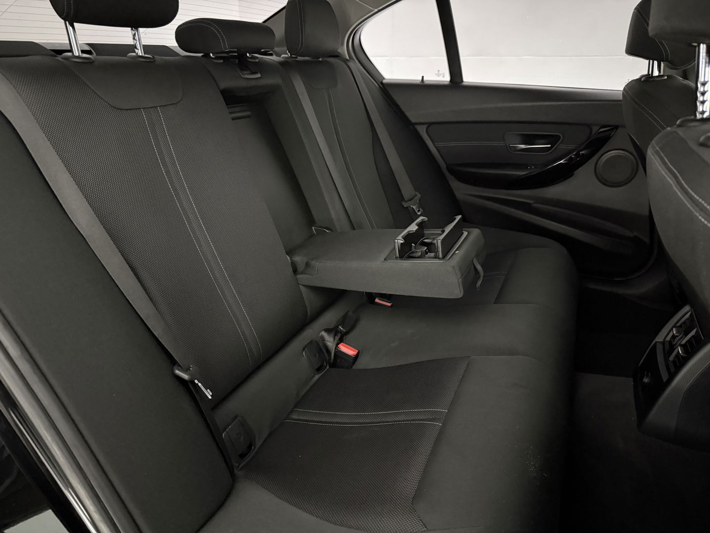 BMW 3 Serie 318i Executive | LED | Clima | Cruise | Navigatie | Parkeersens. | Stoelverw. | NAP