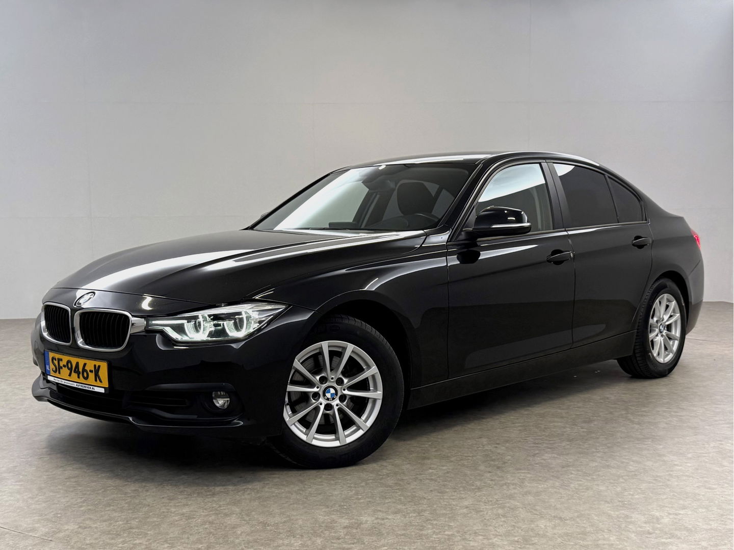 BMW 3 Serie 318i Executive | LED | Clima | Cruise | Navigatie | Parkeersens. | Stoelverw. | NAP