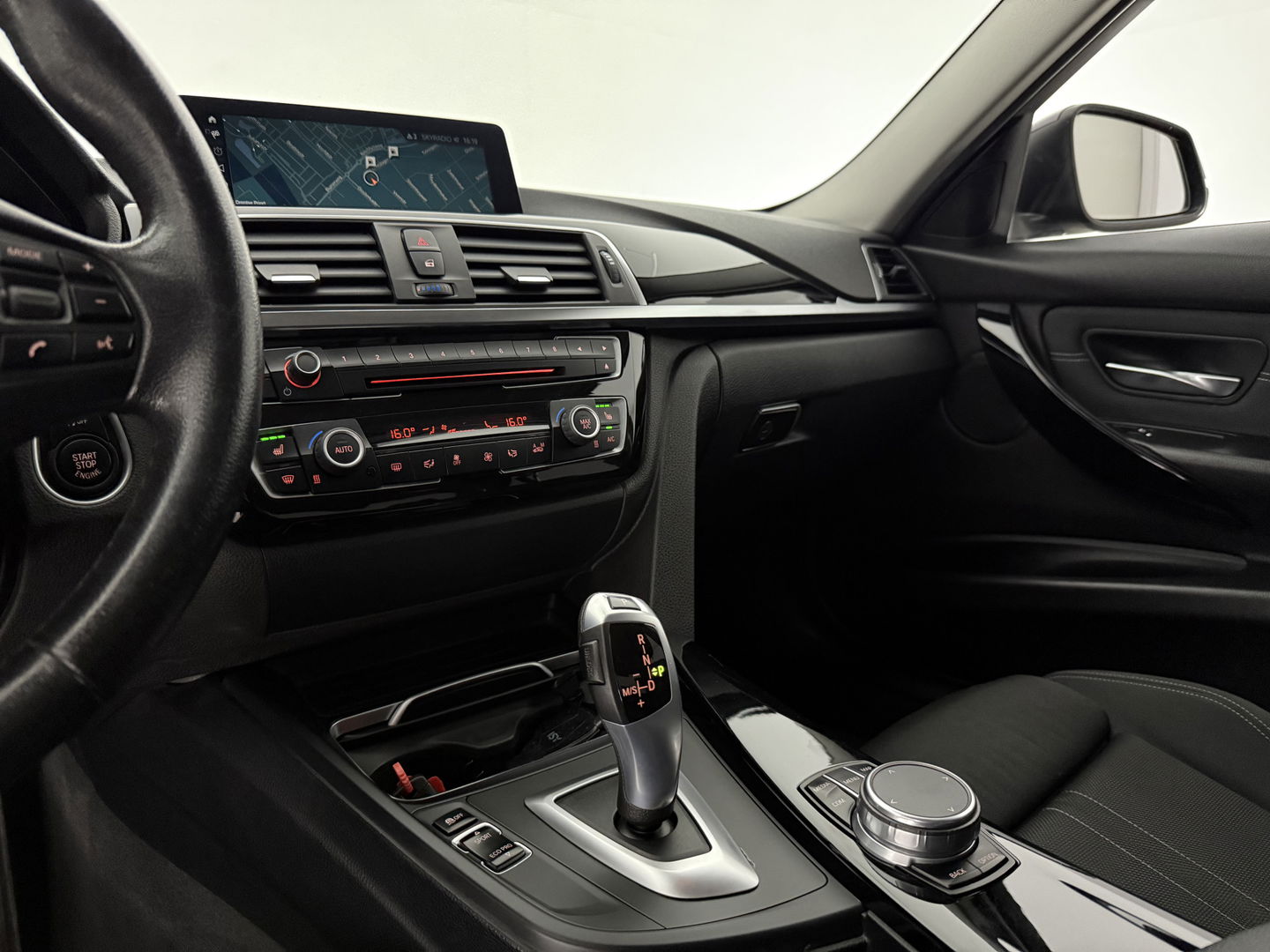 BMW 3 Serie 318i Executive | LED | Clima | Cruise | Navigatie | Parkeersens. | Stoelverw. | NAP