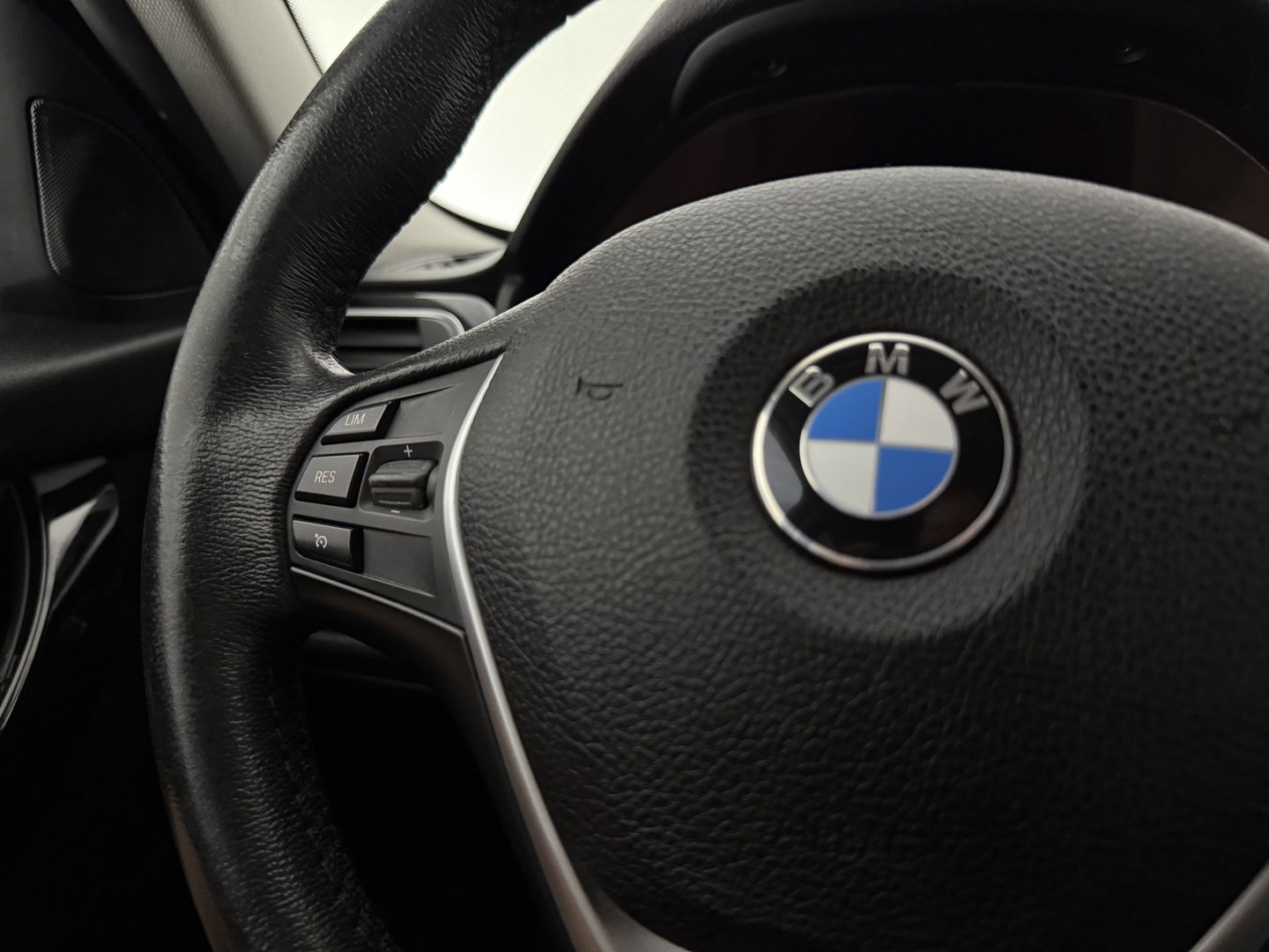 BMW 3 Serie 318i Executive | LED | Clima | Cruise | Navigatie | Parkeersens. | Stoelverw. | NAP