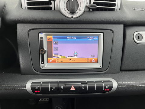 Smart Fortwo cabrio Electric drive Brabus Black-Edition 18 kWh {SOH-99%} Aut. *NAVI-FULLMAP | LEATHER | AIRCO | HEATED-SPORTSEATS | CRUISE | SHIFT-PADDLES  | AIRSCARF | 16'' ALU*