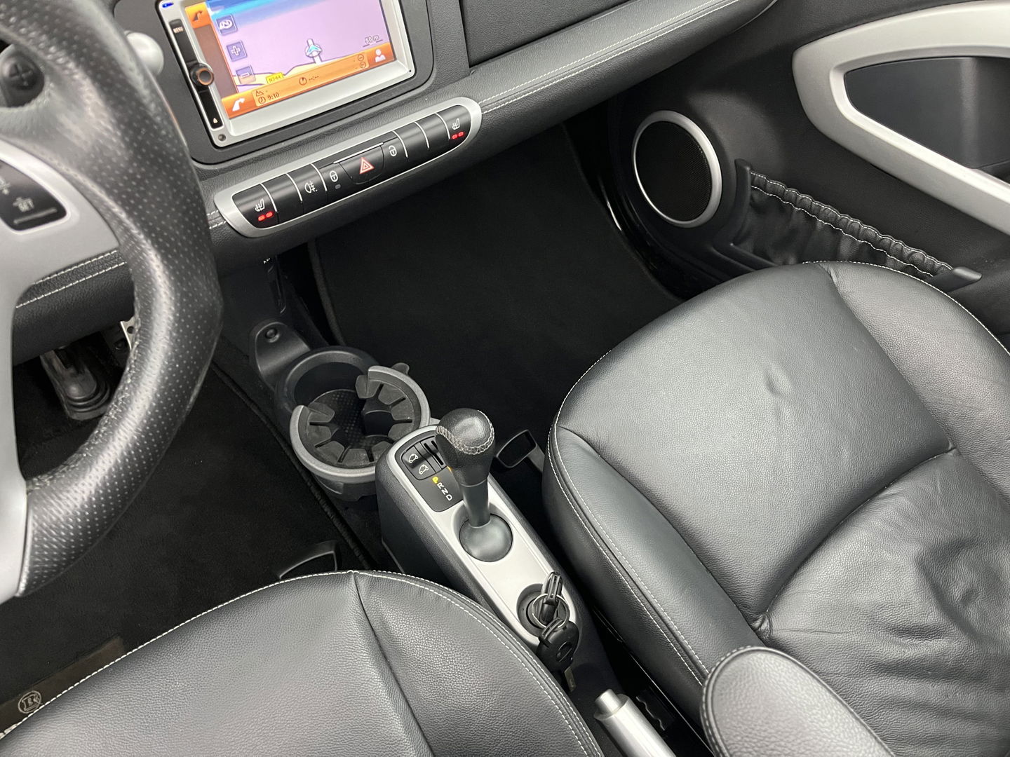 Smart Fortwo cabrio Electric drive Brabus Black-Edition 18 kWh {SOH-99%} Aut. *NAVI-FULLMAP | LEATHER | AIRCO | HEATED-SPORTSEATS | CRUISE | SHIFT-PADDLES  | AIRSCARF | 16'' ALU*