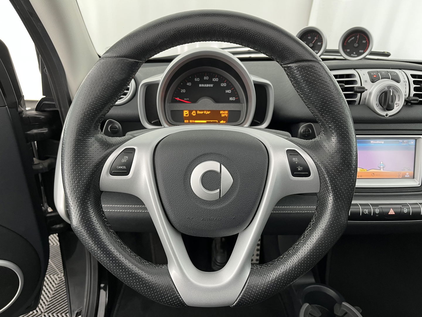 Smart Fortwo cabrio Electric drive Brabus Black-Edition 18 kWh {SOH-99%} Aut. *NAVI-FULLMAP | LEATHER | AIRCO | HEATED-SPORTSEATS | CRUISE | SHIFT-PADDLES  | AIRSCARF | 16'' ALU*