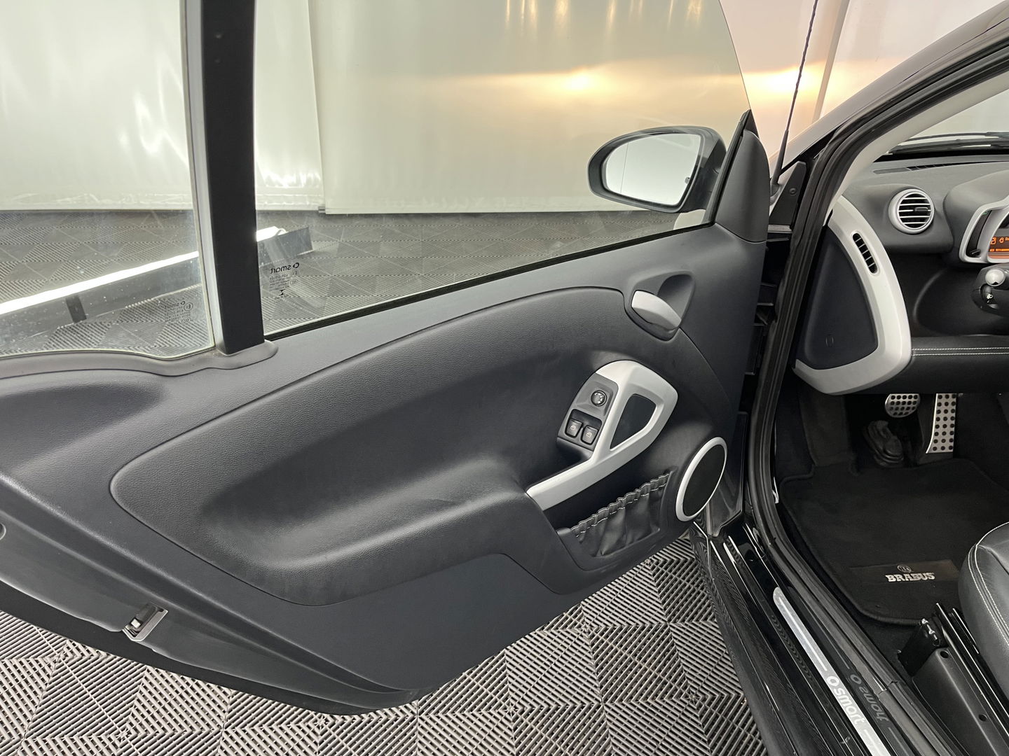 Smart Fortwo cabrio Electric drive Brabus Black-Edition 18 kWh {SOH-99%} Aut. *NAVI-FULLMAP | LEATHER | AIRCO | HEATED-SPORTSEATS | CRUISE | SHIFT-PADDLES  | AIRSCARF | 16'' ALU*