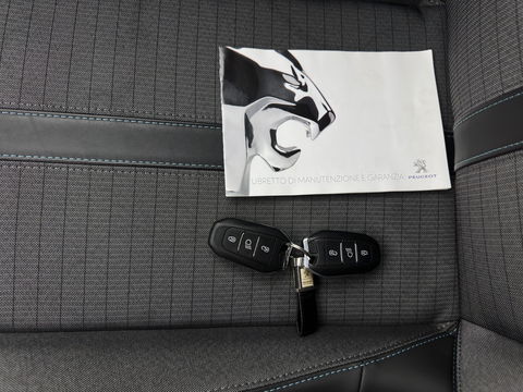 Peugeot e-208 EV Allure 50 kWh {SOH-91%} Aut *FULL-LED | DIGI-COCKPIT | BLINDSPOT | CAMERA | NAVI-FULLMAP | LANE-ASSIST | KEYLESS | DAB | CCS-FASTLOADER | TOP-VIEW | AMBIENT-LIGHT | PRIVACY-GLASS | 17"ALU*