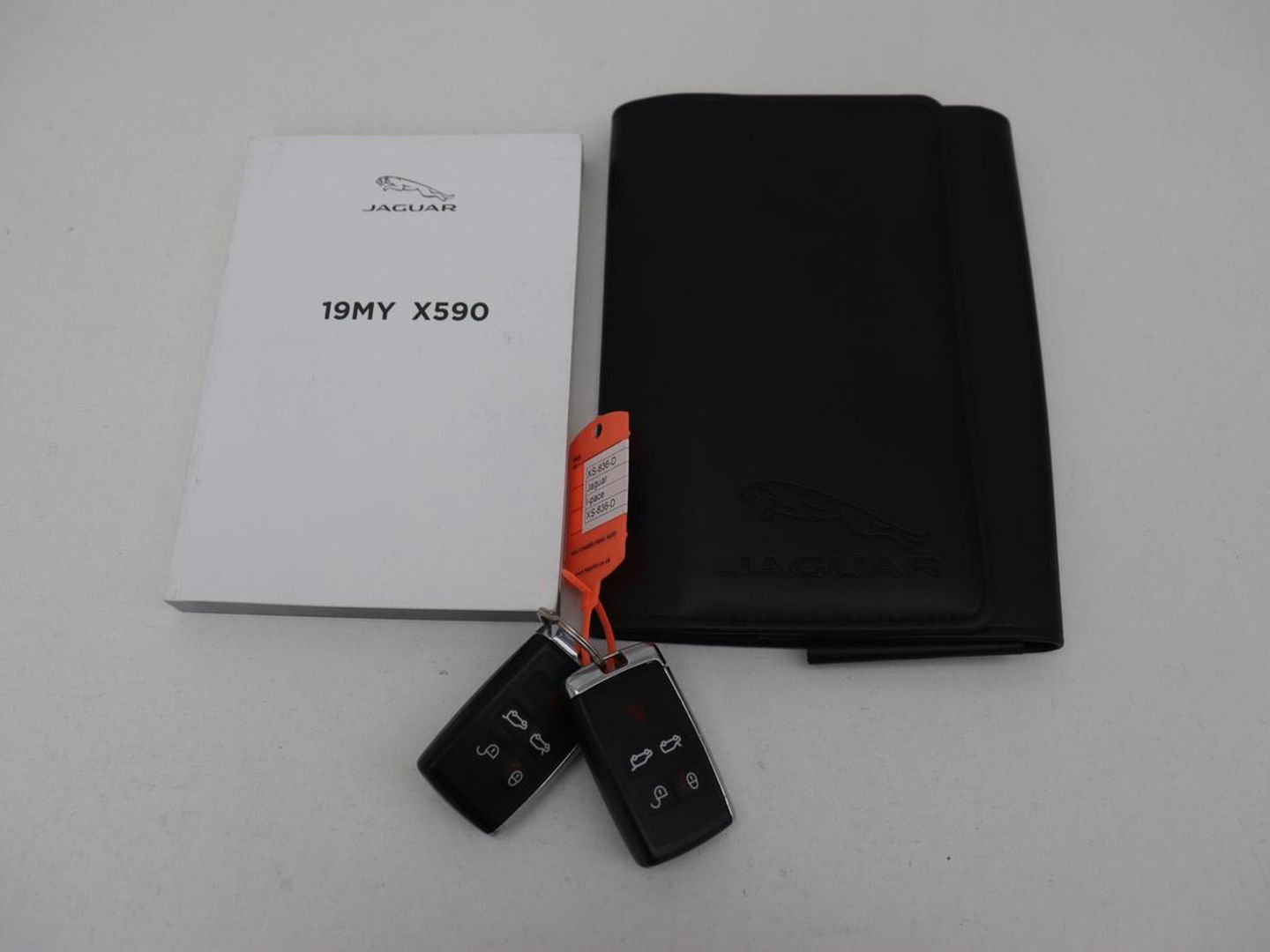 Jaguar I-PACE EV400 HSE 90 kWh | Leder | Meridian Sound | Achterbankverwarming | Adaptive cruise | 360 Camera | Carplay | Matrix LED | Keyless | Stoelverwarming | Navigatie