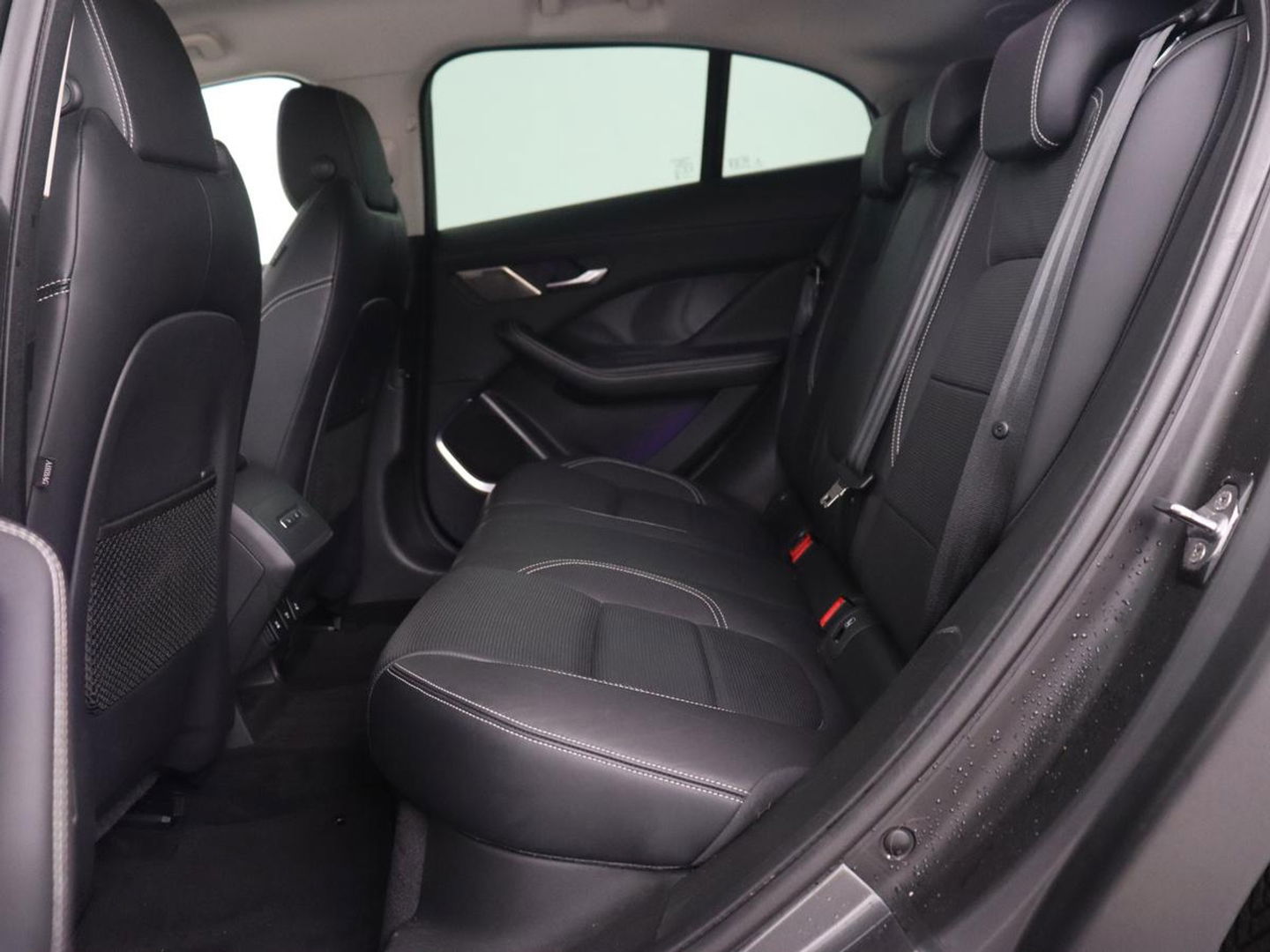 Jaguar I-PACE EV400 HSE 90 kWh | Leder | Meridian Sound | Achterbankverwarming | Adaptive cruise | 360 Camera | Carplay | Matrix LED | Keyless | Stoelverwarming | Navigatie