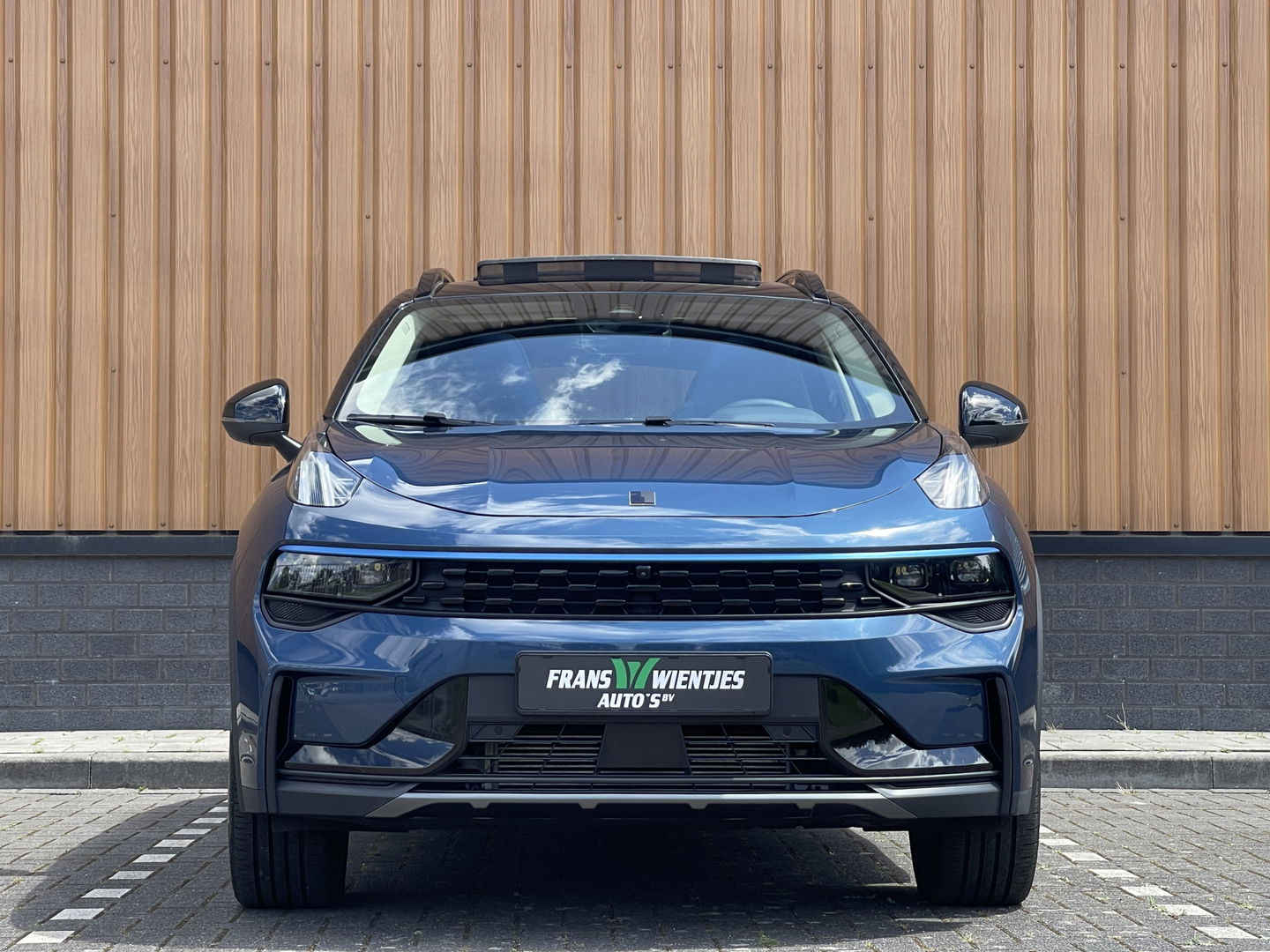Lynk & Co 01 1.5 | NIEUW! | Trekhaak | Panoramadak | 360° graden camera | Adaptive Cruise Control | Keyless | Elektrische Bestuurdersstoel + Geheugen | Parkeersensoren | Apple Carplay | Android Auto | Infinit