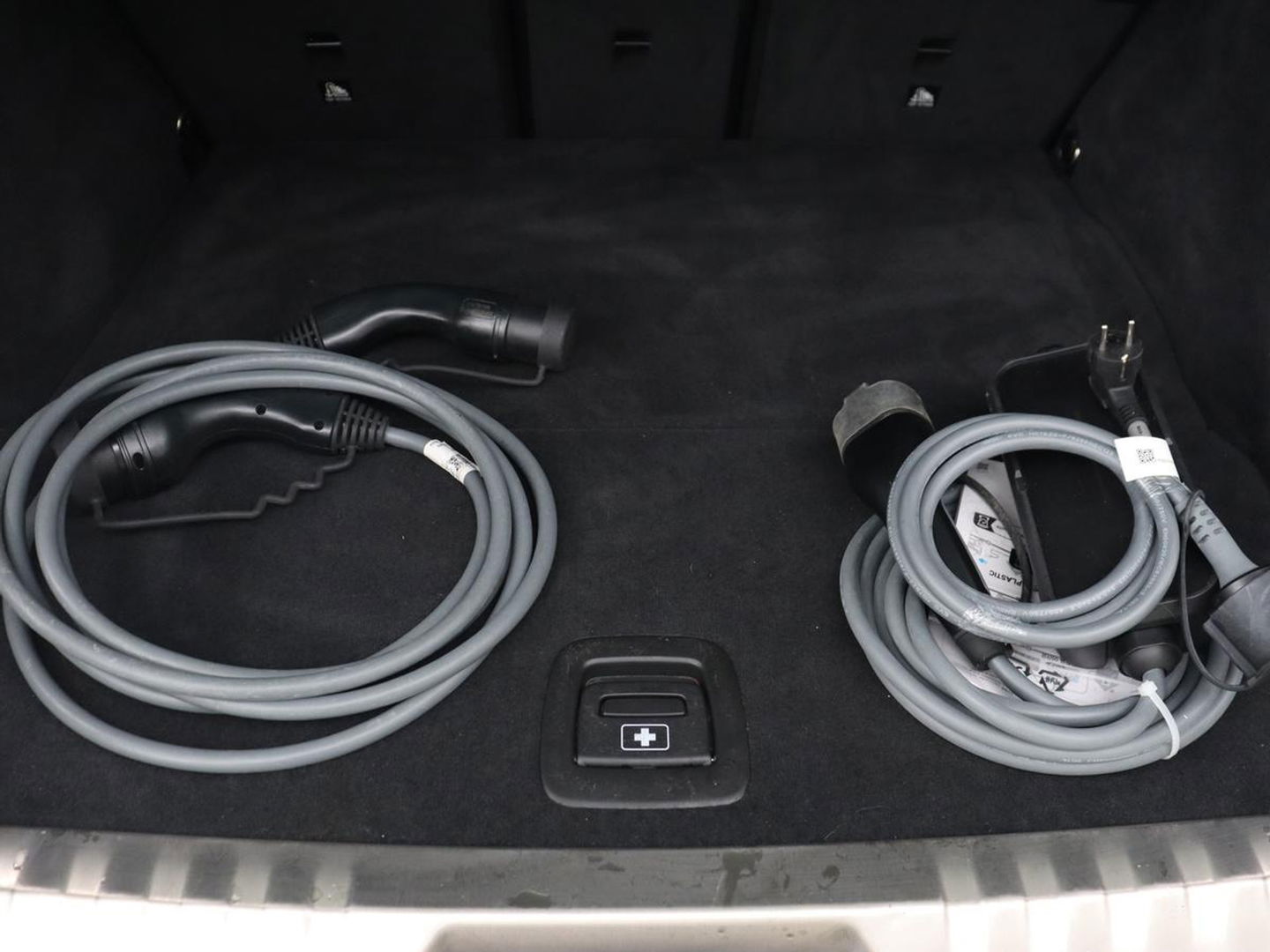 BMW 3-serie 320e M Sport | Panoramadak | Trekhaak | Stoelverwarming | Carplay | Sportstoelen | Leder/Alcantara | Navigatie | Widescreen Display | Sfeerverlichting | Parkeerhulp | PHEV | Plug In