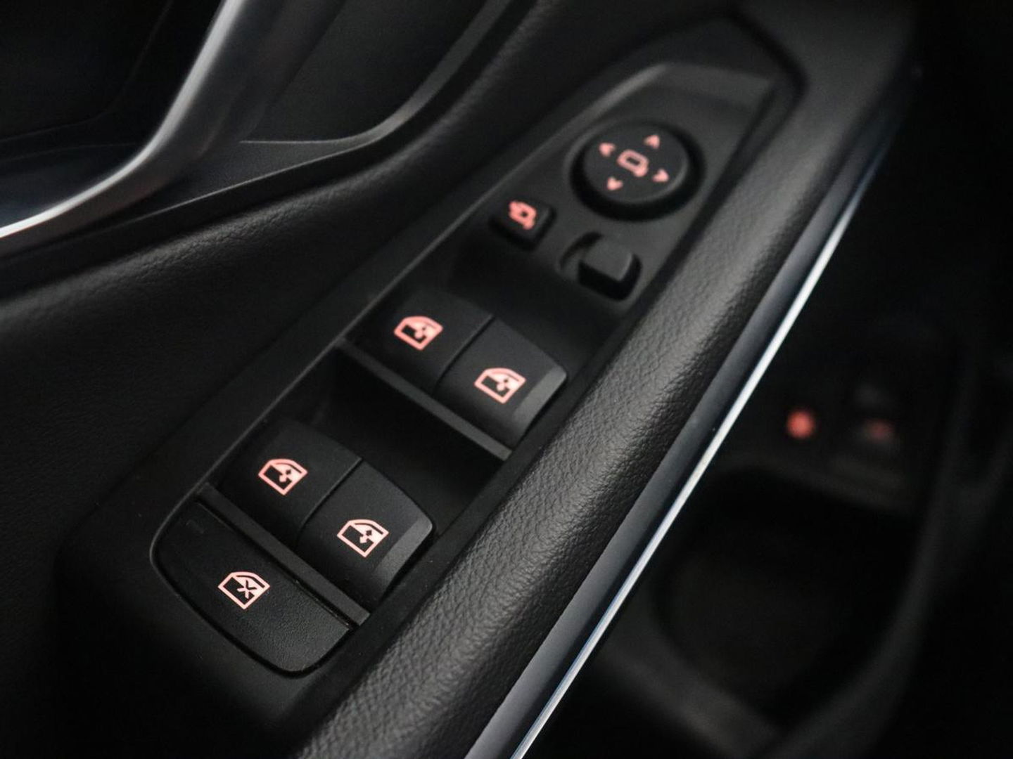 BMW 3-serie 320e M Sport | Panoramadak | Trekhaak | Stoelverwarming | Carplay | Sportstoelen | Leder/Alcantara | Navigatie | Widescreen Display | Sfeerverlichting | Parkeerhulp | PHEV | Plug In