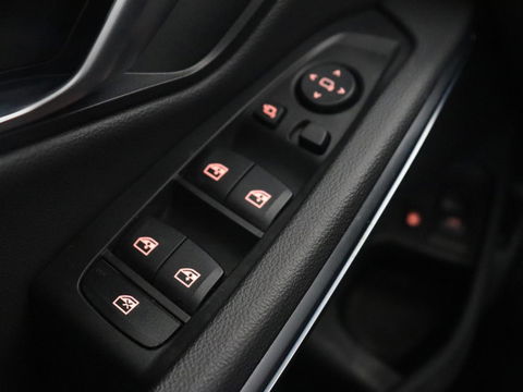BMW 3-serie 320e M Sport | Panoramadak | Trekhaak | Stoelverwarming | Carplay | Sportstoelen | Leder/Alcantara | Navigatie | Widescreen Display | Sfeerverlichting | Parkeerhulp | PHEV | Plug In