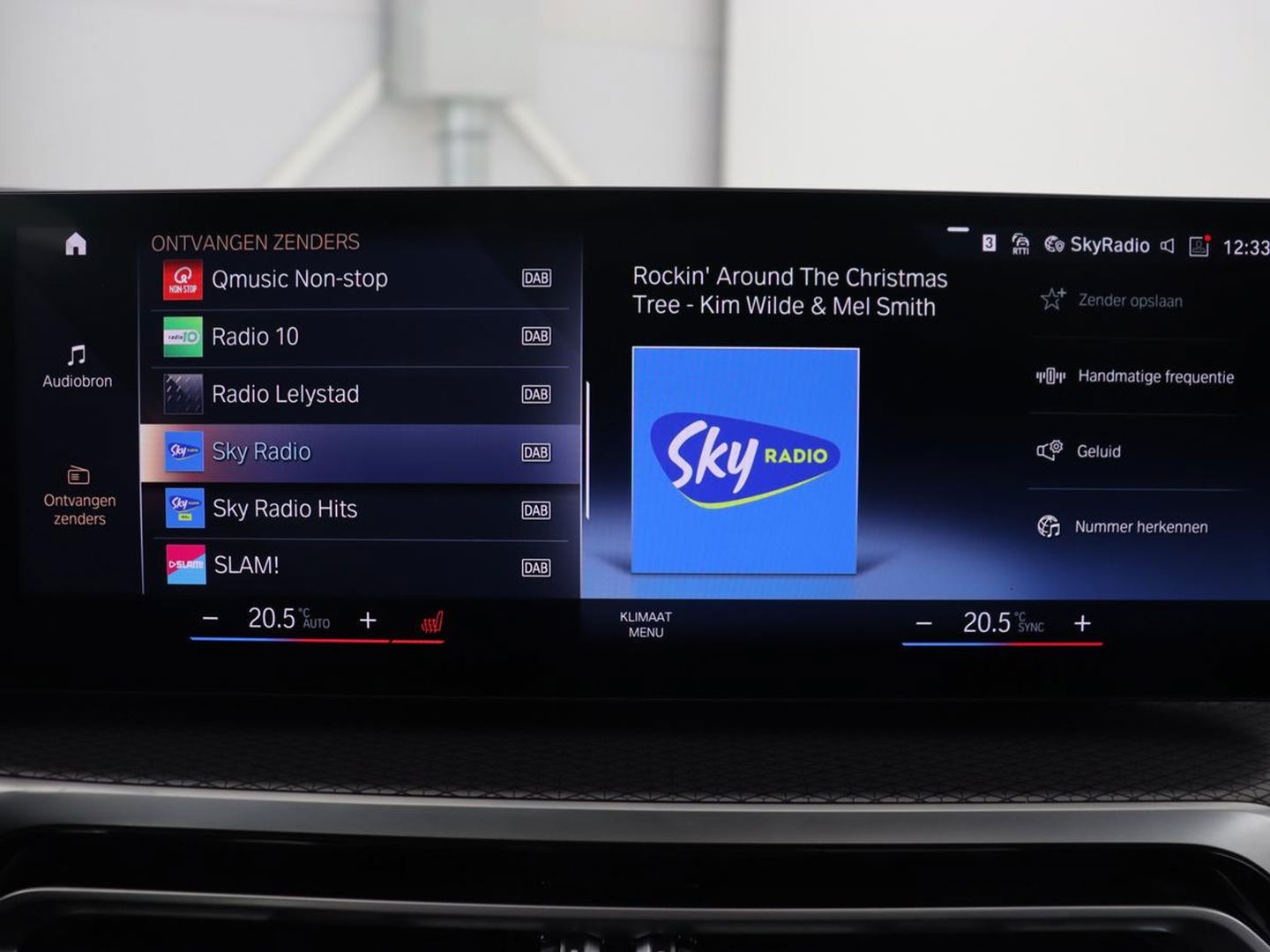 BMW 3-serie 320e M Sport | Panoramadak | Trekhaak | Stoelverwarming | Carplay | Sportstoelen | Leder/Alcantara | Navigatie | Widescreen Display | Sfeerverlichting | Parkeerhulp | PHEV | Plug In