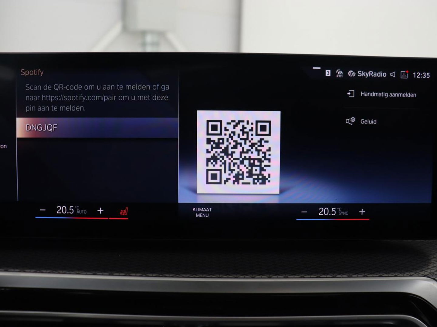 BMW 3-serie 320e M Sport | Panoramadak | Trekhaak | Stoelverwarming | Carplay | Sportstoelen | Leder/Alcantara | Navigatie | Widescreen Display | Sfeerverlichting | Parkeerhulp | PHEV | Plug In