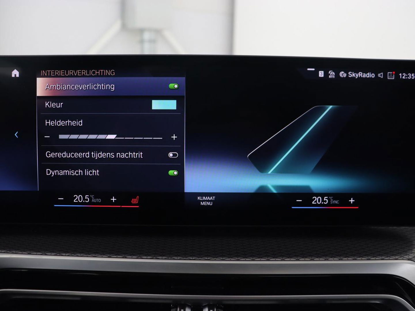 BMW 3-serie 320e M Sport | Panoramadak | Trekhaak | Stoelverwarming | Carplay | Sportstoelen | Leder/Alcantara | Navigatie | Widescreen Display | Sfeerverlichting | Parkeerhulp | PHEV | Plug In