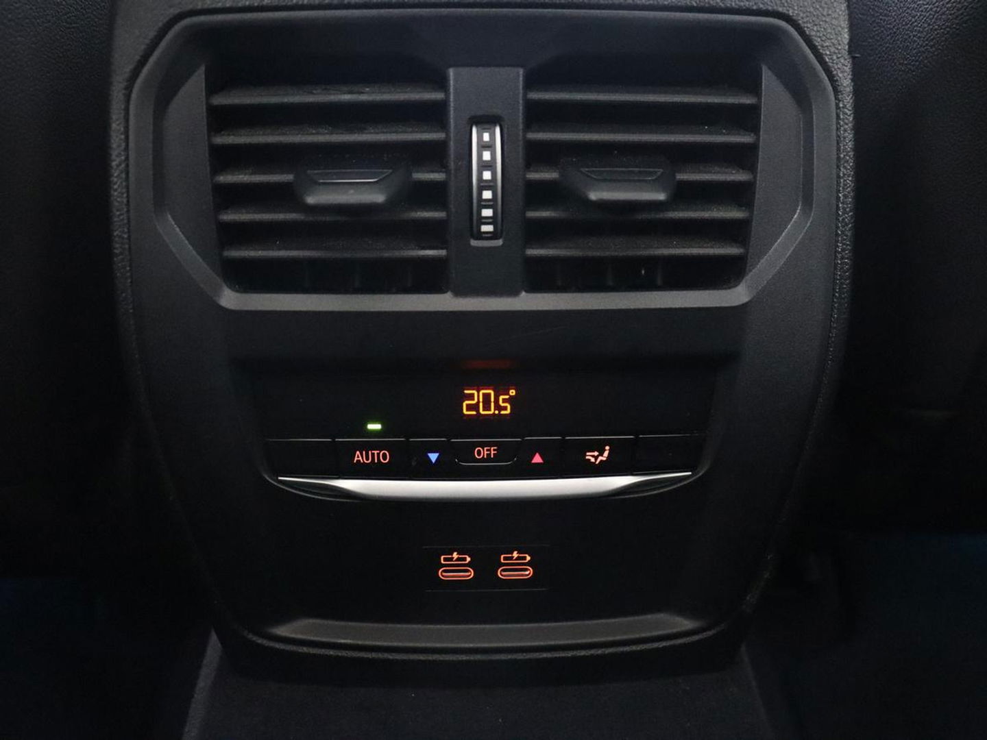 BMW 3-serie 320e M Sport | Panoramadak | Trekhaak | Stoelverwarming | Carplay | Sportstoelen | Leder/Alcantara | Navigatie | Widescreen Display | Sfeerverlichting | Parkeerhulp | PHEV | Plug In