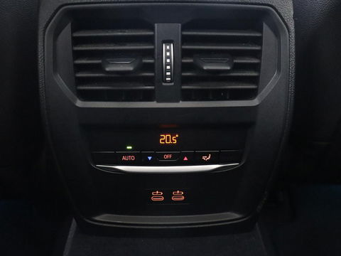 BMW 3-serie 320e M Sport | Panoramadak | Trekhaak | Stoelverwarming | Carplay | Sportstoelen | Leder/Alcantara | Navigatie | Widescreen Display | Sfeerverlichting | Parkeerhulp | PHEV | Plug In
