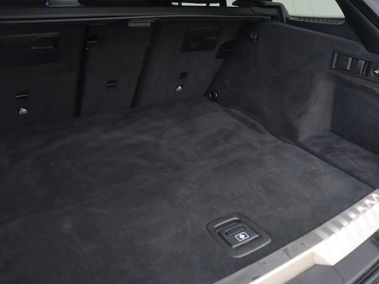 BMW 3-serie 320e M Sport | Panoramadak | Trekhaak | Stoelverwarming | Carplay | Sportstoelen | Leder/Alcantara | Navigatie | Widescreen Display | Sfeerverlichting | Parkeerhulp | PHEV | Plug In