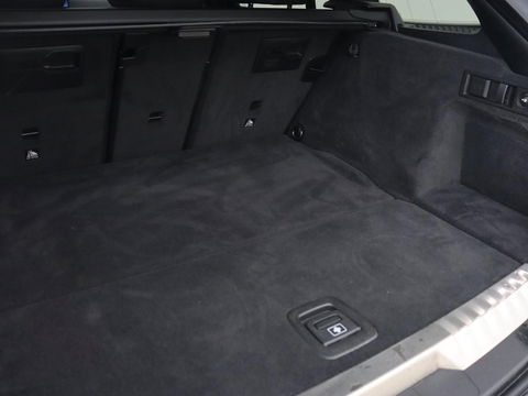 BMW 3-serie 320e M Sport | Panoramadak | Trekhaak | Stoelverwarming | Carplay | Sportstoelen | Leder/Alcantara | Navigatie | Widescreen Display | Sfeerverlichting | Parkeerhulp | PHEV | Plug In