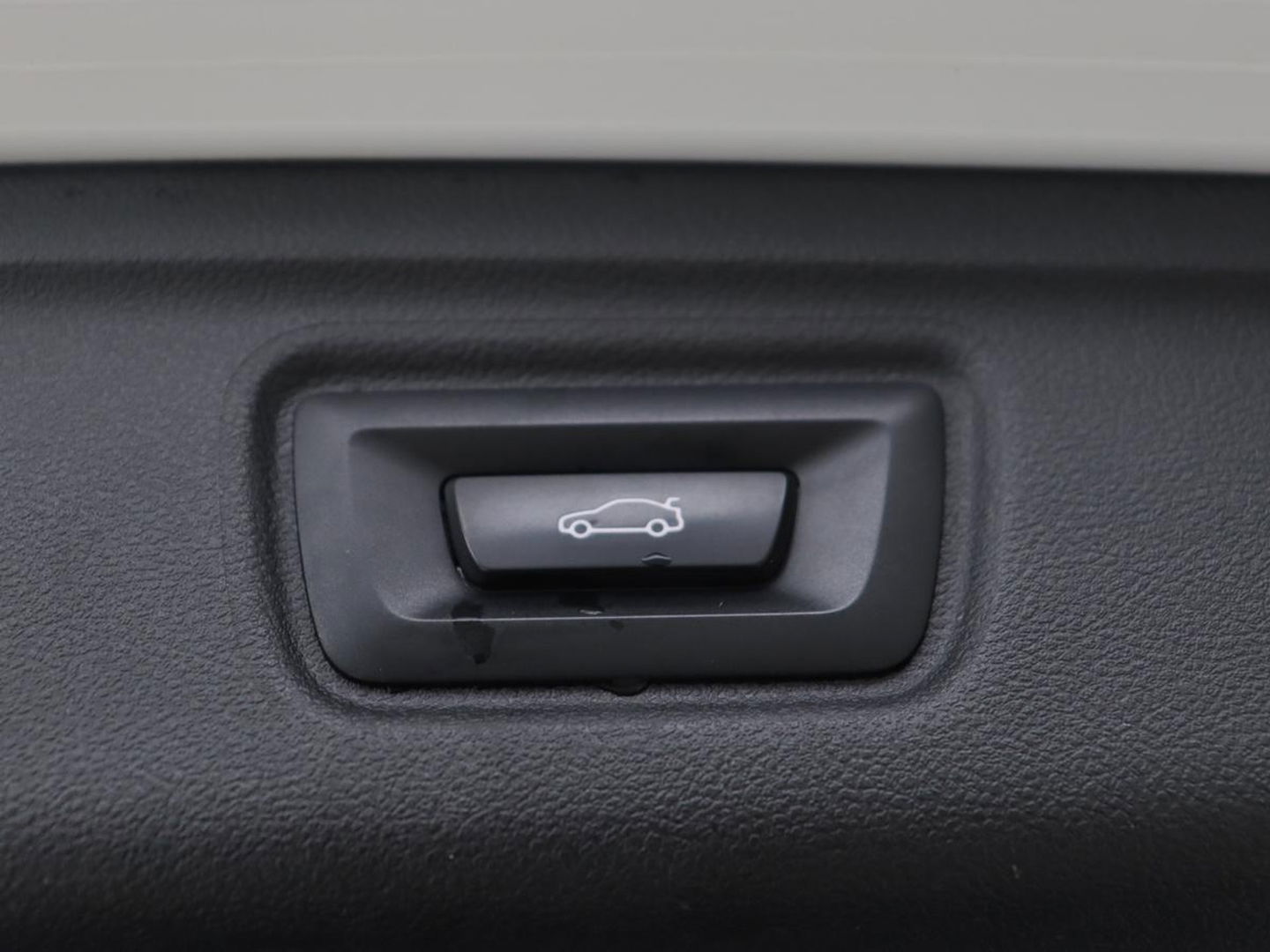 BMW 3-serie 320e M Sport | Panoramadak | Trekhaak | Stoelverwarming | Carplay | Sportstoelen | Leder/Alcantara | Navigatie | Widescreen Display | Sfeerverlichting | Parkeerhulp | PHEV | Plug In