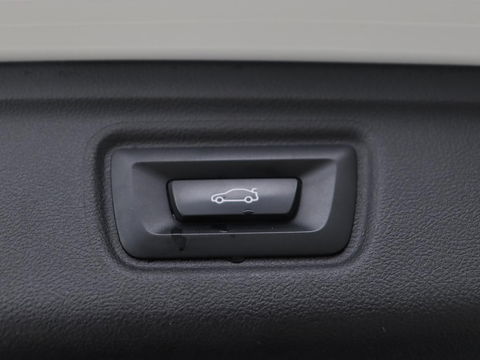 BMW 3-serie 320e M Sport | Panoramadak | Trekhaak | Stoelverwarming | Carplay | Sportstoelen | Leder/Alcantara | Navigatie | Widescreen Display | Sfeerverlichting | Parkeerhulp | PHEV | Plug In