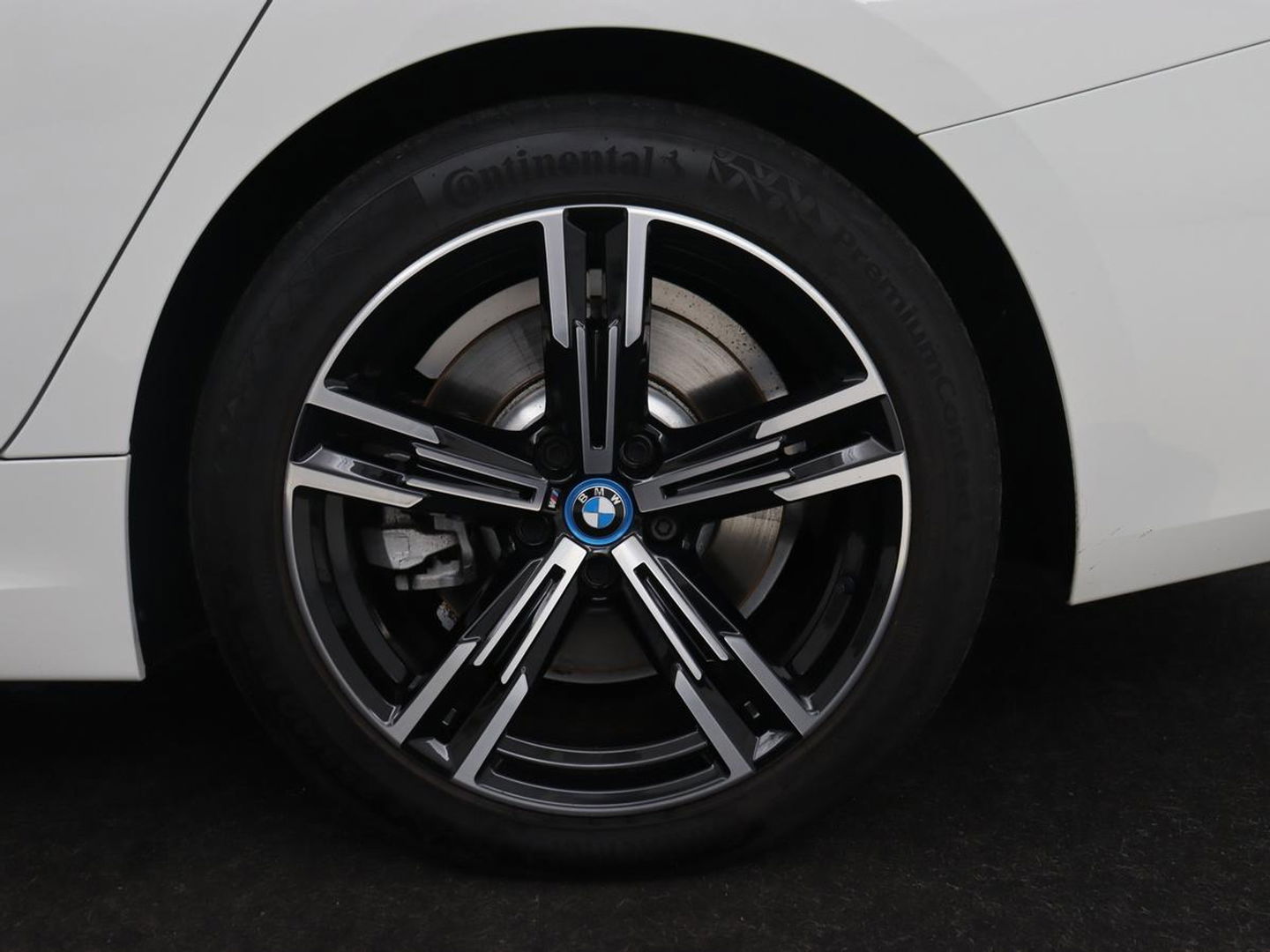 BMW 3-serie 320e M Sport | Panoramadak | Trekhaak | Stoelverwarming | Carplay | Sportstoelen | Leder/Alcantara | Navigatie | Widescreen Display | Sfeerverlichting | Parkeerhulp | PHEV | Plug In