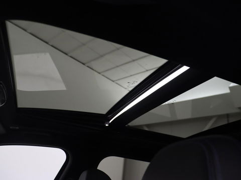 BMW 3-serie 320e M Sport | Panoramadak | Trekhaak | Stoelverwarming | Carplay | Sportstoelen | Leder/Alcantara | Navigatie | Widescreen Display | Sfeerverlichting | Parkeerhulp | PHEV | Plug In