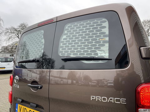 Toyota ProAce Compact 2.0 D-4D 122pk automaat Navigator L1H1 / vaste prijs rijklaar € 16.950 ex btw / lease vanaf € 285 / bruin metallic / euro 6 diesel / bpm vrij / airco / cruise / navi / trekhaak / pdc !
