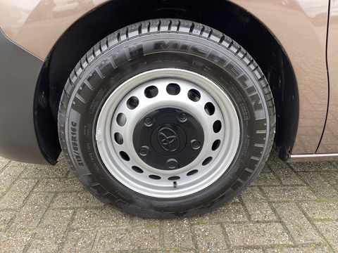 Toyota ProAce Compact 2.0 D-4D 122pk automaat Navigator L1H1 / vaste prijs rijklaar € 16.950 ex btw / lease vanaf € 285 / bruin metallic / euro 6 diesel / bpm vrij / airco / cruise / navi / trekhaak / pdc !