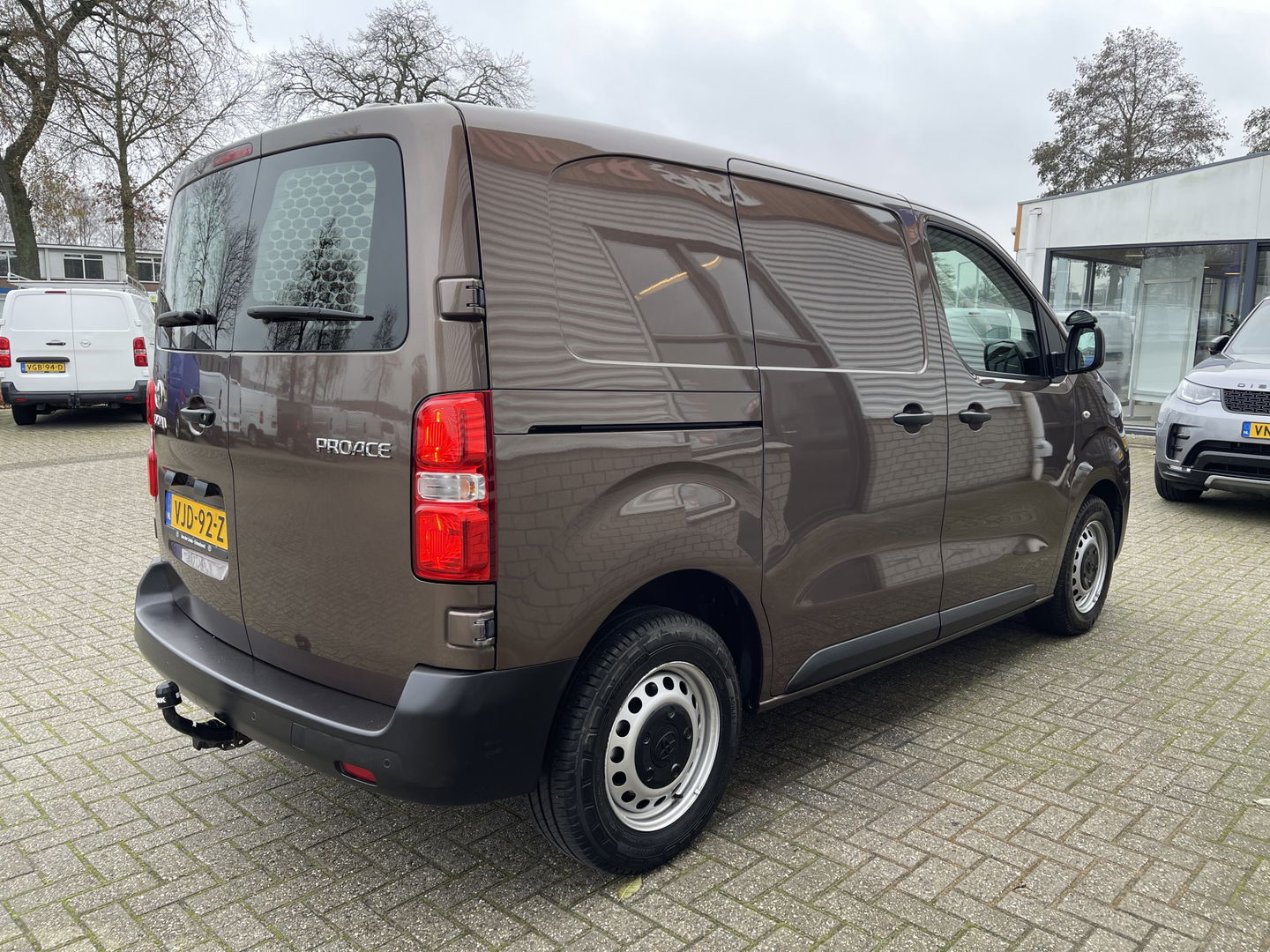 Toyota ProAce Compact 2.0 D-4D 122pk automaat Navigator L1H1 / vaste prijs rijklaar € 16.950 ex btw / lease vanaf € 285 / bruin metallic / euro 6 diesel / bpm vrij / airco / cruise / navi / trekhaak / pdc !