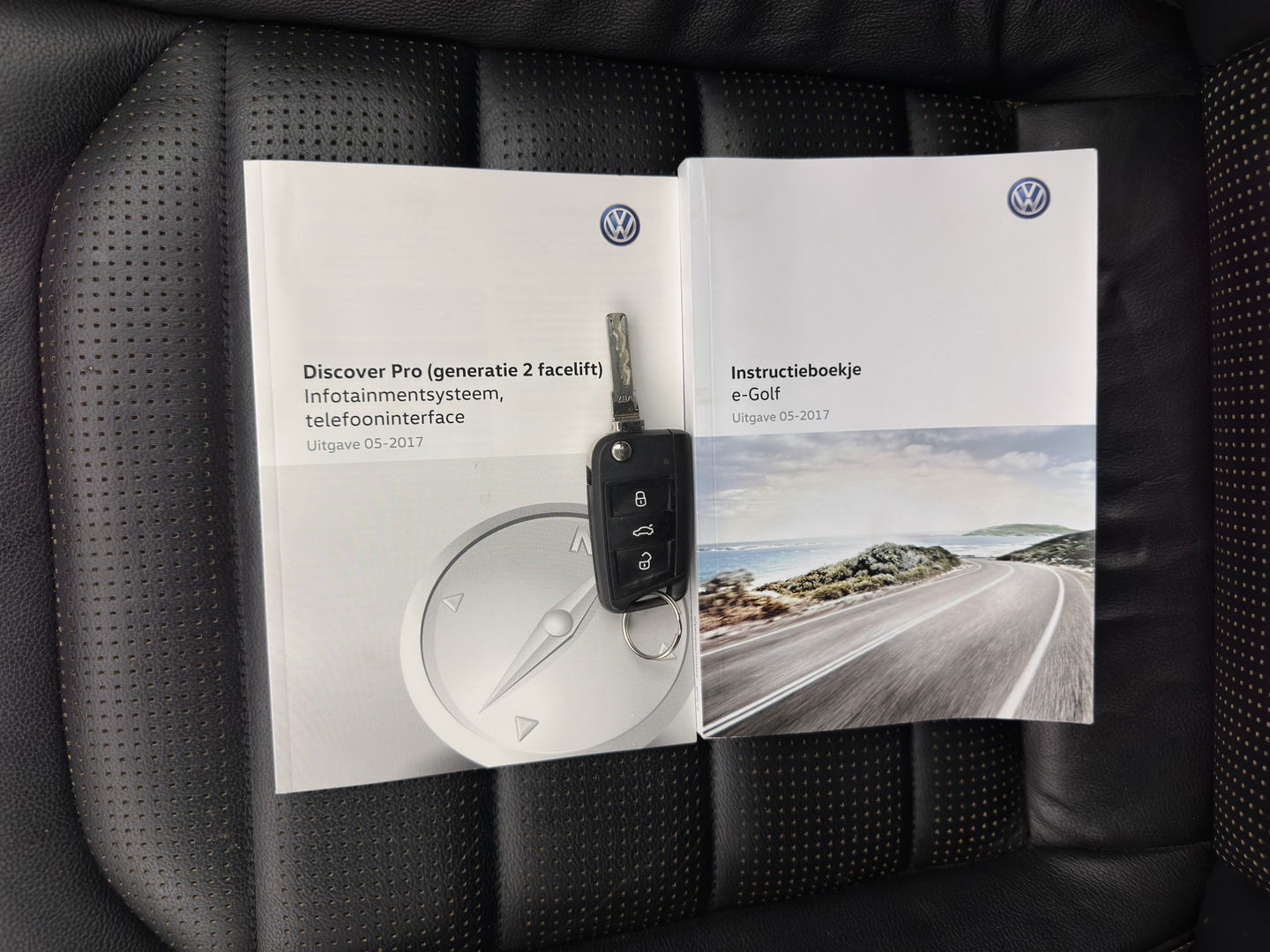 Volkswagen e-Golf (SOH-100%) Aut.* LUXURY-LEATHER | FULL-LED | NAVI-FULLMAP | CAMERA | HEATED-SPORTSEATS | ECC | PDC | CARPLAY | CRUISE | PRIVACY-GLASS | DIGI-COCKPIT | AMBIENT-LIGHT | CCS-FASTLOADER | 19''ALU*