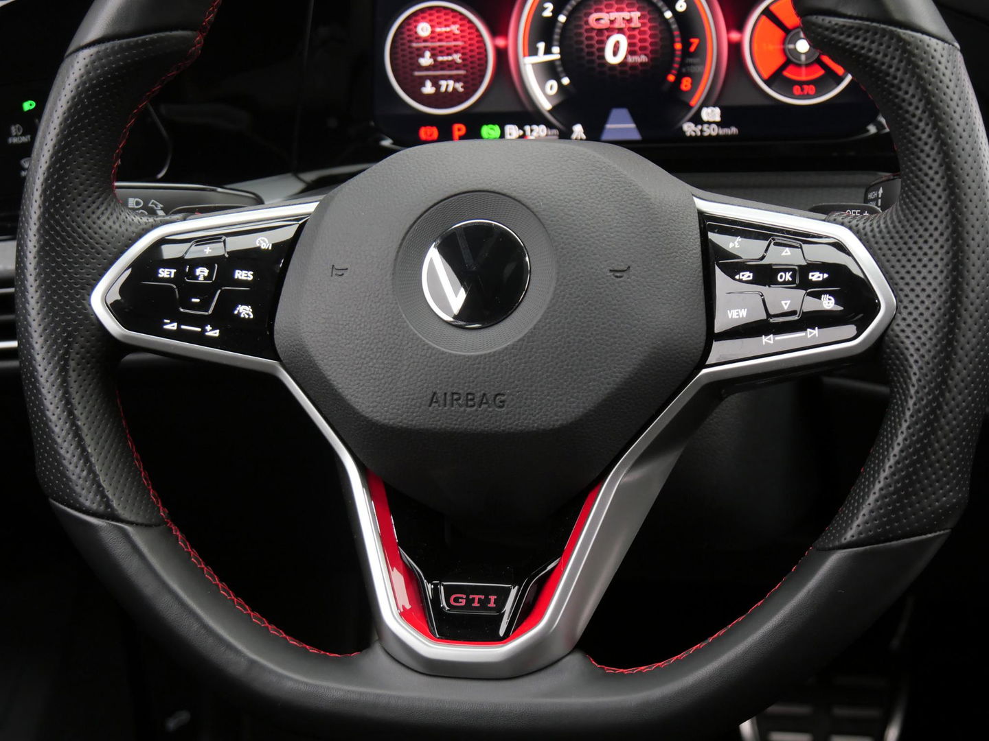 Volkswagen Golf 2.0TSi GTI/ PANORAMADAK/ CAMERA/ IQ-LIGHT MATRIX/ SFEERVERLICHTING/ WINTER PAKKET