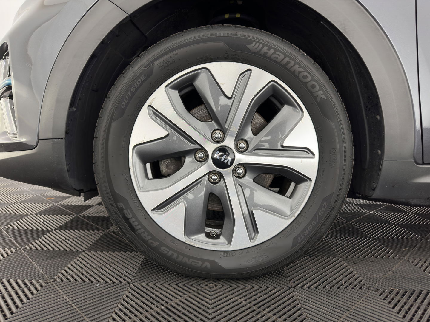 Kia e-Niro ExecutiveLine 64 kWh (3-Fase) {SOH-100%) (INCL-BTW)  Aut *HEATPUMP | LUXURY-LEATHER | FULL-LED | NAVI-FULLMAP | ADAPTIVE-CRUISE | CAMERA | MEMORY-PACK | LANE-ASSIST | KEYLESS | DIGI-COCKPIT | PRIVACY-GLASS | AMBIENT-LIGHT | 17"ALU*