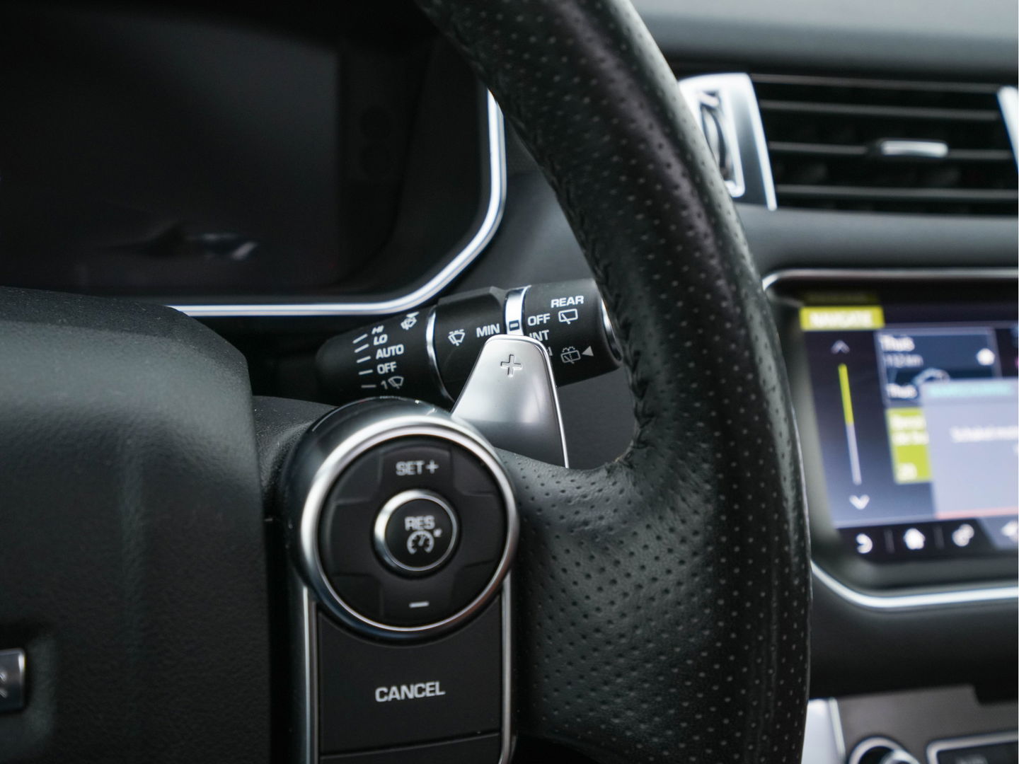 Land Rover Range Rover Sport 3.0 TDV6 HSE Dynamic Aut. *PANO | DIGI-COCKPIT | LEATHER | XENON | NAVI-FULLMAP | CAMERA | KEYLESS | AIR-SUSPENSION | ECC | PDC | HEATED-SPORTSEATS | AMBIENT-LIGHT | CARBON-INLAY | SHIFT-PADDLES | CRUISE |