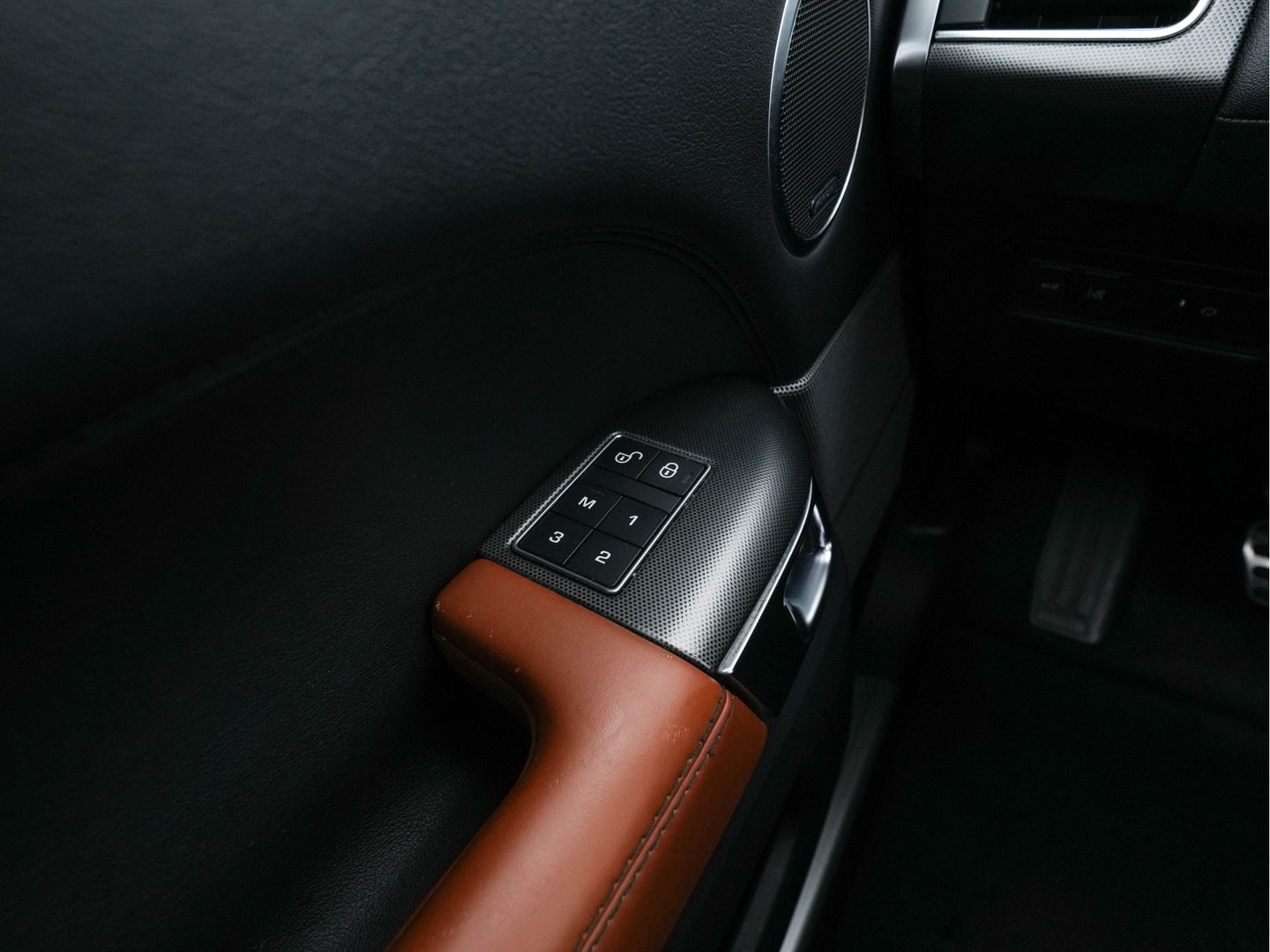 Land Rover Range Rover Sport 3.0 TDV6 HSE Dynamic Aut. *PANO | DIGI-COCKPIT | LEATHER | XENON | NAVI-FULLMAP | CAMERA | KEYLESS | AIR-SUSPENSION | ECC | PDC | HEATED-SPORTSEATS | AMBIENT-LIGHT | CARBON-INLAY | SHIFT-PADDLES | CRUISE |