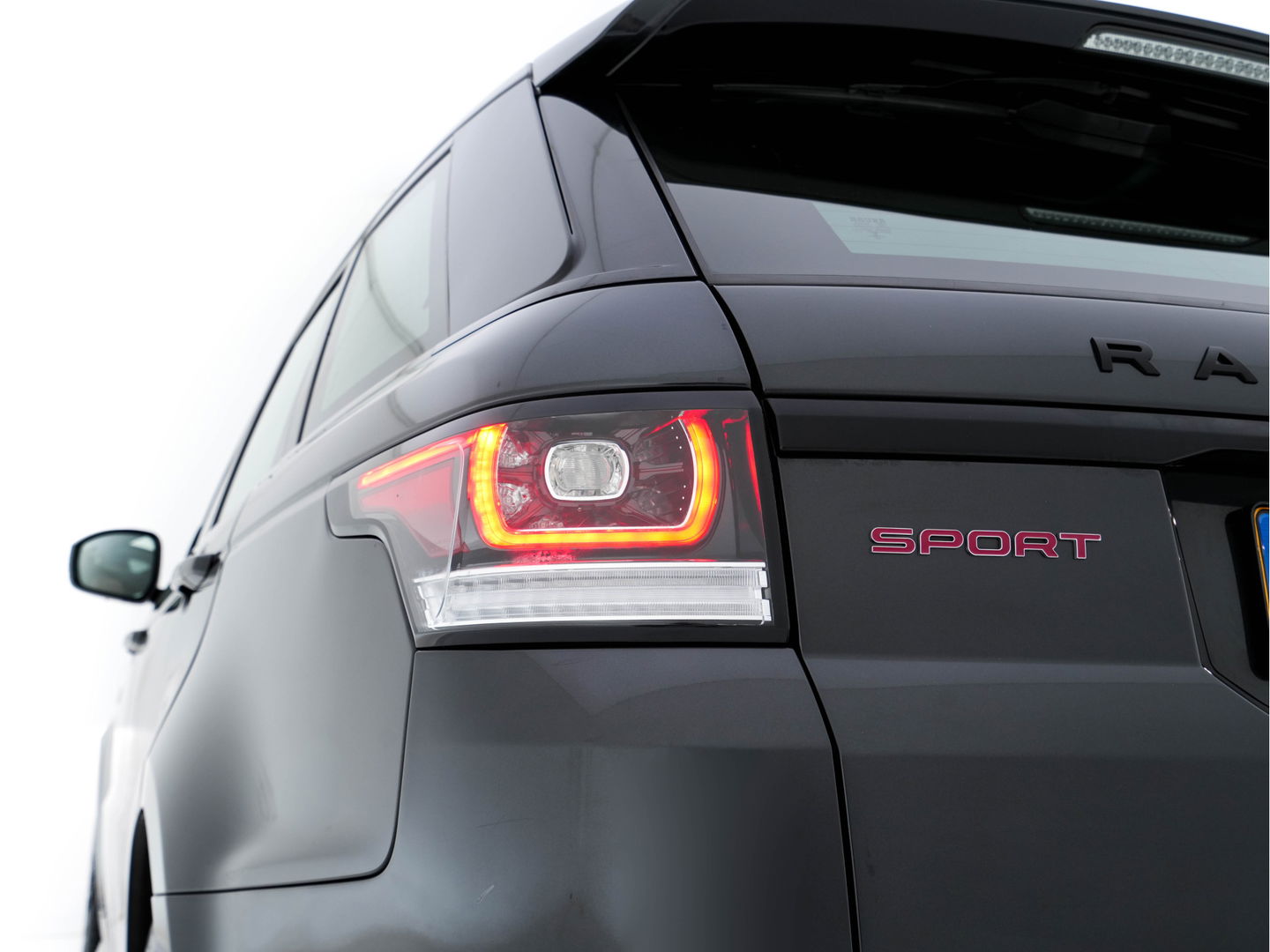 Land Rover Range Rover Sport 3.0 TDV6 HSE Dynamic Aut. *PANO | DIGI-COCKPIT | LEATHER | XENON | NAVI-FULLMAP | CAMERA | KEYLESS | AIR-SUSPENSION | ECC | PDC | HEATED-SPORTSEATS | AMBIENT-LIGHT | CARBON-INLAY | SHIFT-PADDLES | CRUISE |