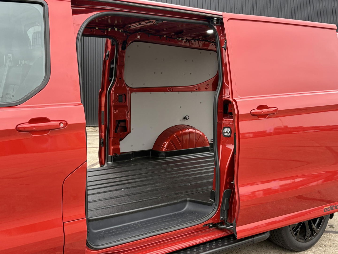 Ford Transit Custom 320 2.0 TDCI L2H1 Limited 170PK | NEXT LEVEL EDITION | LED | SUPER DIKKE UITVOERING |