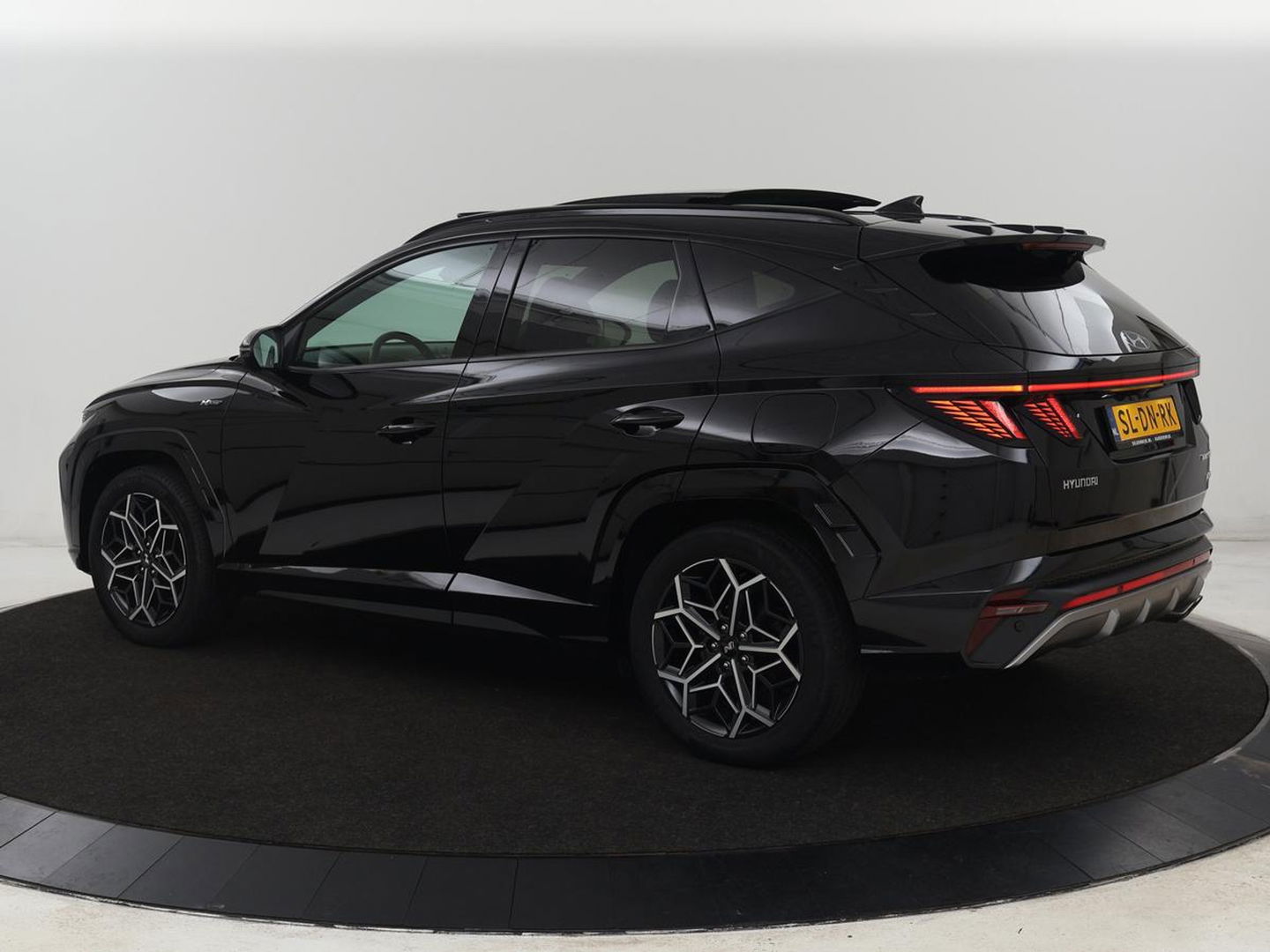 Hyundai Tucson 1.6 T-GDI PHEV N Line Sky 4WD | Panoramadak | Stoelverwarming | Leder/Alcantara | Camera | Adaptive cruise | Carplay | Full LED | Stuurverwarming | Keyless | Plug In