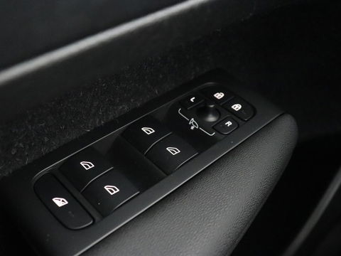 Volvo XC40 1.5 T5 Recharge Momentum Pro | Harman/Kardon | Camera | Carplay | Half leder | Navigatie | Cruise control | Climate control | Parkeerhulp | Full LED | PHEV | Plug In