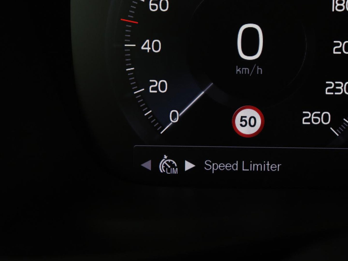 Volvo XC40 1.5 T5 Recharge Momentum Pro | Harman/Kardon | Camera | Carplay | Half leder | Navigatie | Cruise control | Climate control | Parkeerhulp | Full LED | PHEV | Plug In