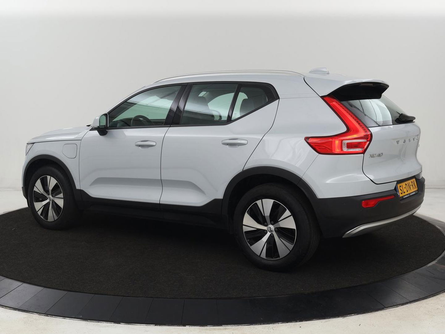 Volvo XC40 1.5 T5 Recharge Momentum Pro | Harman/Kardon | Camera | Carplay | Half leder | Navigatie | Cruise control | Climate control | Parkeerhulp | Full LED | PHEV | Plug In