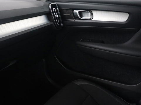 Volvo XC40 1.5 T5 Recharge Momentum Pro | Harman/Kardon | Camera | Carplay | Half leder | Navigatie | Cruise control | Climate control | Parkeerhulp | Full LED | PHEV | Plug In