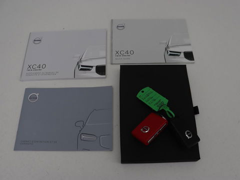 Volvo XC40 1.5 T5 Recharge Momentum Pro | Harman/Kardon | Camera | Carplay | Half leder | Navigatie | Cruise control | Climate control | Parkeerhulp | Full LED | PHEV | Plug In